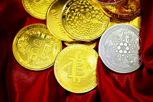 比特币暴跌预警！目标直指82000