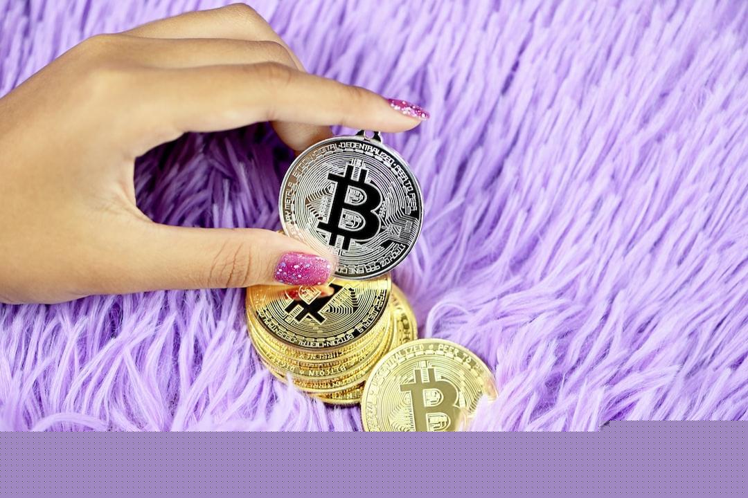 根据策略师迈克·麦克布隆的观点，比特币超越股票，但衰退威胁迫在眉睫