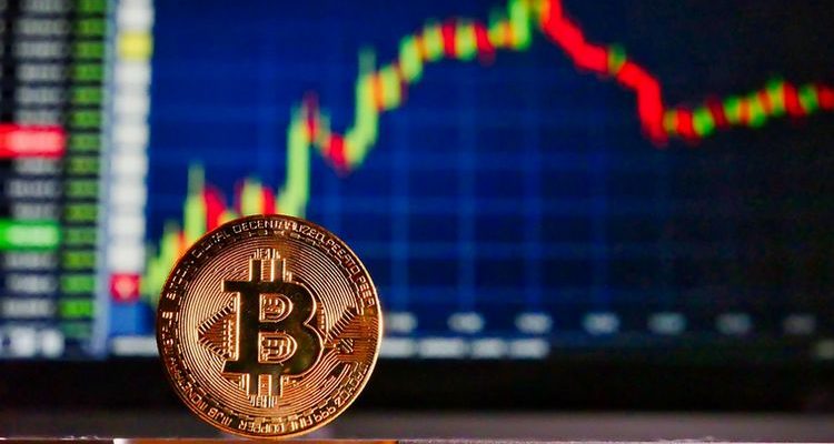 比特币冲破10万美元大关！但技术指标预警：双顶危机逼近！