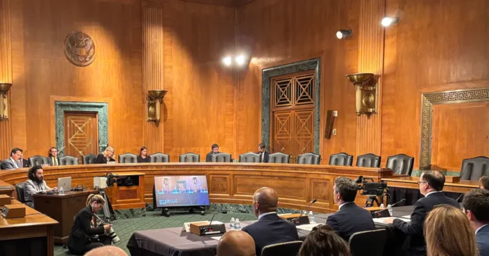 参议院银行听证会关于加密货币市场结构的小组成员呼吁尽快制定监管规定 参议院银行听证会关于加密货币市场结构的小组成员呼吁尽快制定监管规定